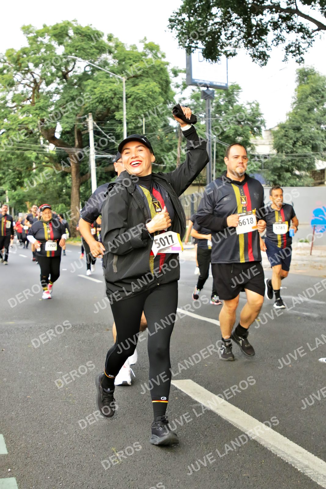 Foto de la X Carrera Leones Negros Red Cola 2026 en Rectoría General de la UdeG, Av. Juárez 976 (meta en Av. Enrique Díaz de León y Pedro Moreno), Guadalajara a las 07:20 · dorsal 5017, 6618, 5781, 1925
