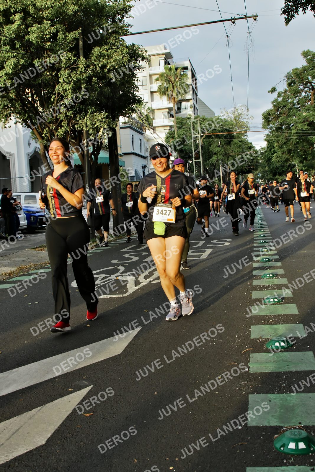 Foto de la X Carrera Leones Negros Red Cola 2026 en Rectoría General de la UdeG, Av. Juárez 976 (meta en Av. Enrique Díaz de León y Pedro Moreno), Guadalajara a las 07:23 · dorsal 3427