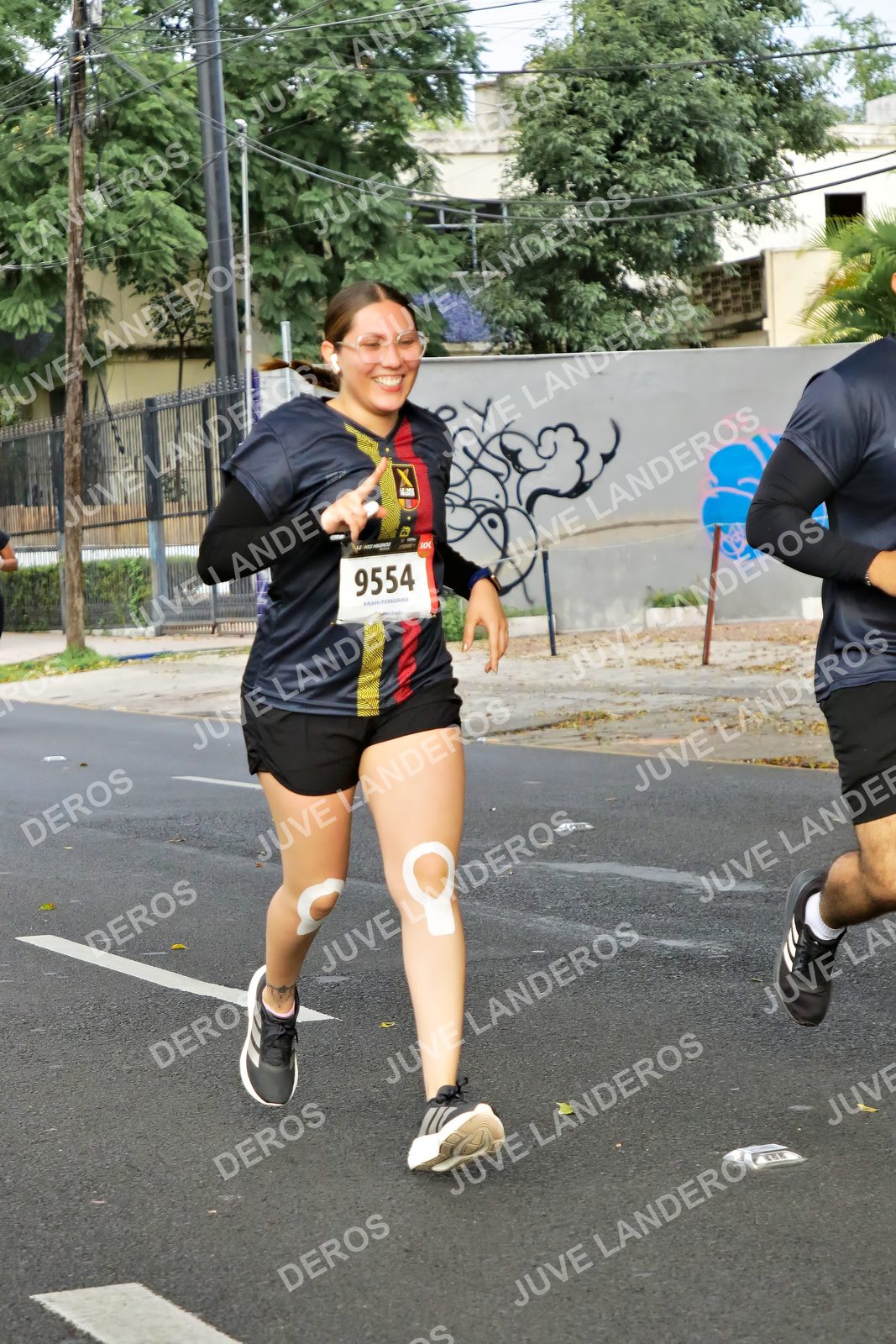 Foto de la X Carrera Leones Negros Red Cola 2026 en Rectoría General de la UdeG, Av. Juárez 976 (meta en Av. Enrique Díaz de León y Pedro Moreno), Guadalajara a las 08:19 · dorsal 9554