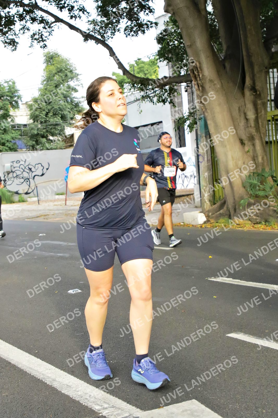 Foto de la X Carrera Leones Negros Red Cola 2026 en Rectoría General de la UdeG, Av. Juárez 976 (meta en Av. Enrique Díaz de León y Pedro Moreno), Guadalajara a las 08:09 · dorsal 12404