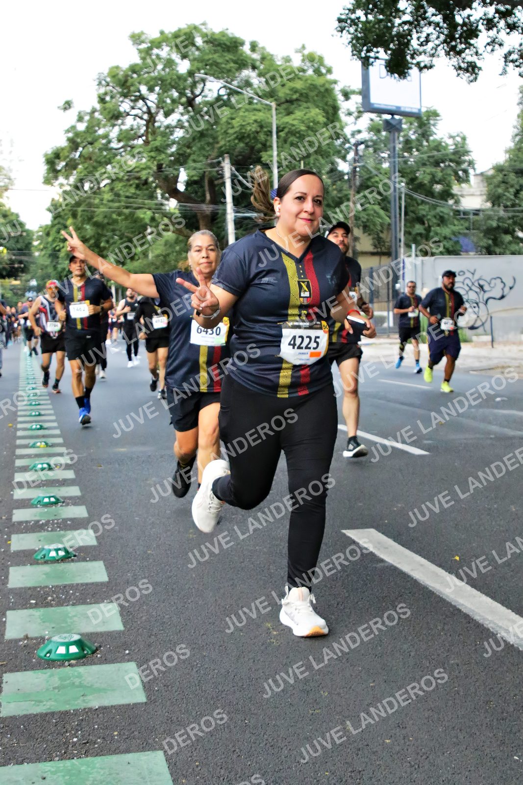 Foto de la X Carrera Leones Negros Red Cola 2026 en Rectoría General de la UdeG, Av. Juárez 976 (meta en Av. Enrique Díaz de León y Pedro Moreno), Guadalajara a las 05:12 · dorsal 4225, 6430