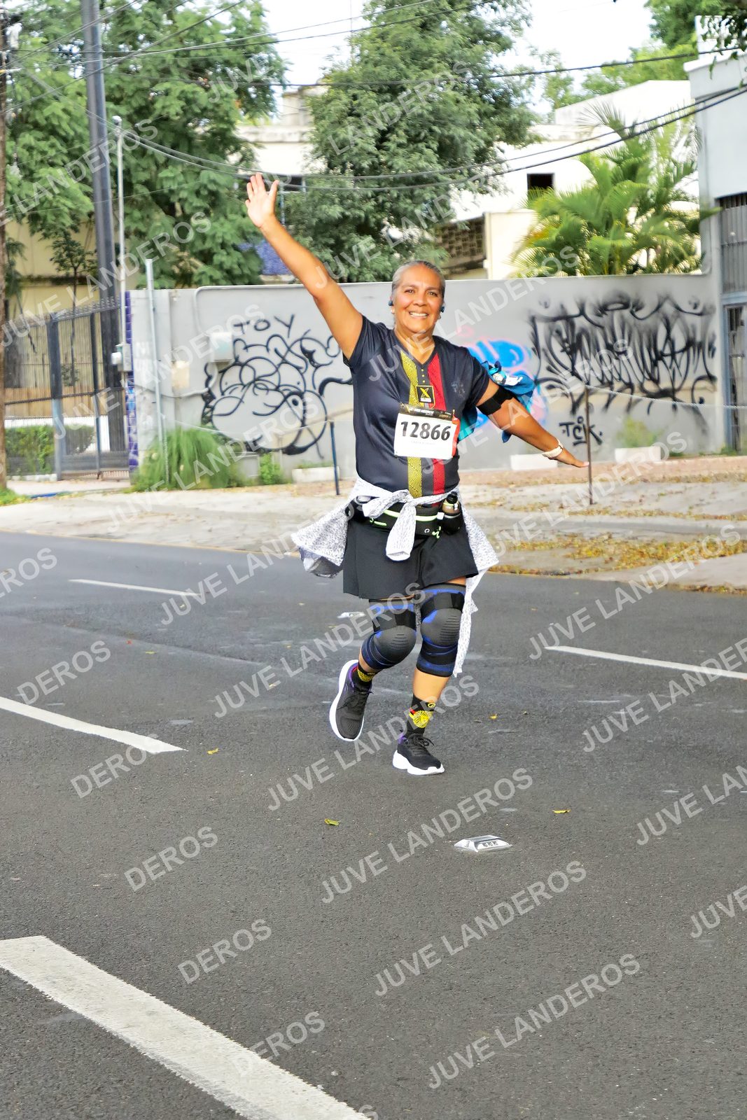 Foto de la X Carrera Leones Negros Red Cola 2026 en Rectoría General de la UdeG, Av. Juárez 976 (meta en Av. Enrique Díaz de León y Pedro Moreno), Guadalajara a las 08:15 · dorsal 12866