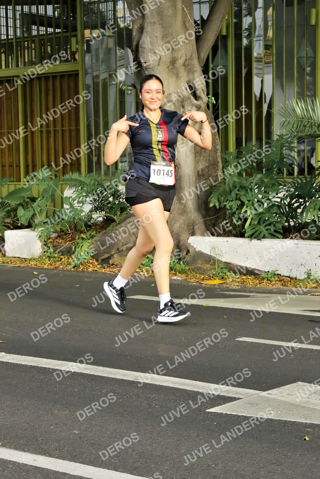 Foto de la X Carrera Leones Negros Red Cola 2026 en Rectoría General de la UdeG, Av. Juárez 976 (meta en Av. Enrique Díaz de León y Pedro Moreno), Guadalajara a las 08:08 · dorsal 10145