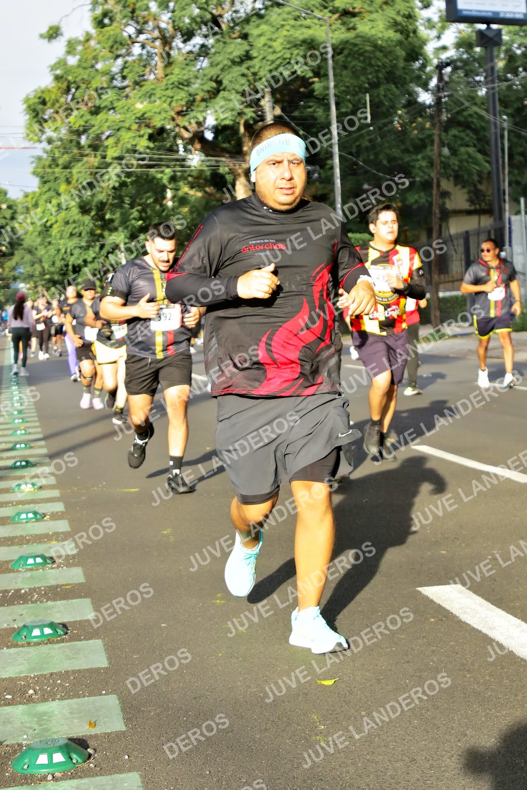 Foto de la X Carrera Leones Negros Red Cola 2026 en Rectoría General de la UdeG, Av. Juárez 976 (meta en Av. Enrique Díaz de León y Pedro Moreno), Guadalajara a las 08:01 · dorsal 392