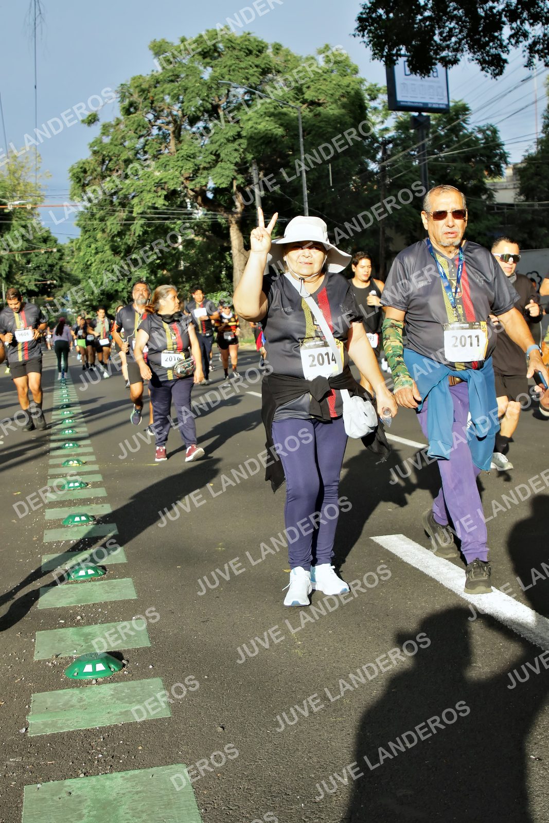 Foto de la X Carrera Leones Negros Red Cola 2026 en Rectoría General de la UdeG, Av. Juárez 976 (meta en Av. Enrique Díaz de León y Pedro Moreno), Guadalajara a las 07:56 · dorsal 2011, 2014