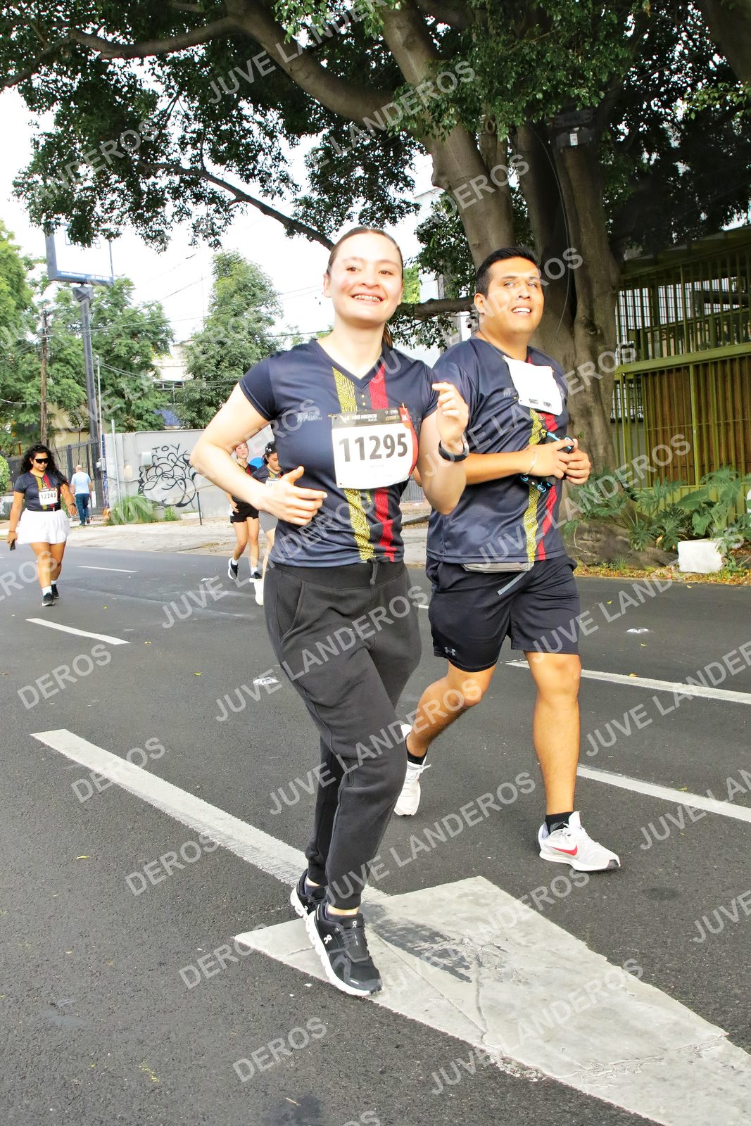 Foto de la X Carrera Leones Negros Red Cola 2026 en Rectoría General de la UdeG, Av. Juárez 976 (meta en Av. Enrique Díaz de León y Pedro Moreno), Guadalajara a las 08:15 · dorsal 11295, 12243