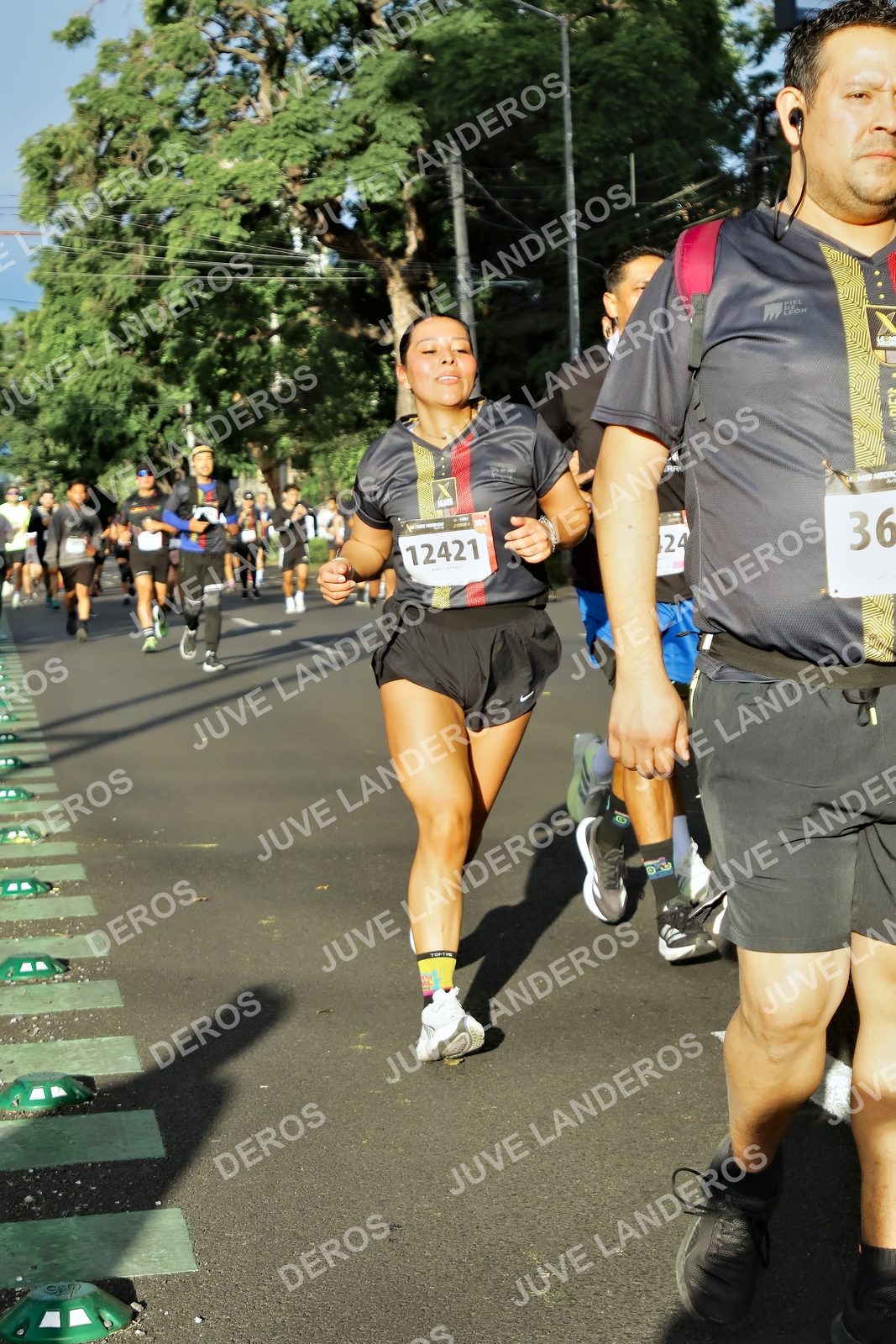 Foto de la X Carrera Leones Negros Red Cola 2026 en Rectoría General de la UdeG, Av. Juárez 976 (meta en Av. Enrique Díaz de León y Pedro Moreno), Guadalajara a las 07:47 · dorsal 36, 12421