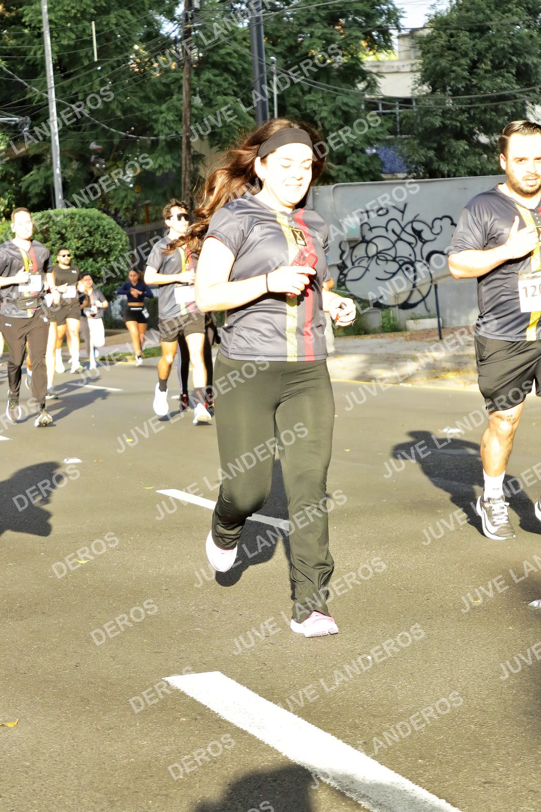 Foto de la X Carrera Leones Negros Red Cola 2026 en Rectoría General de la UdeG, Av. Juárez 976 (meta en Av. Enrique Díaz de León y Pedro Moreno), Guadalajara a las 07:51 · dorsal 12