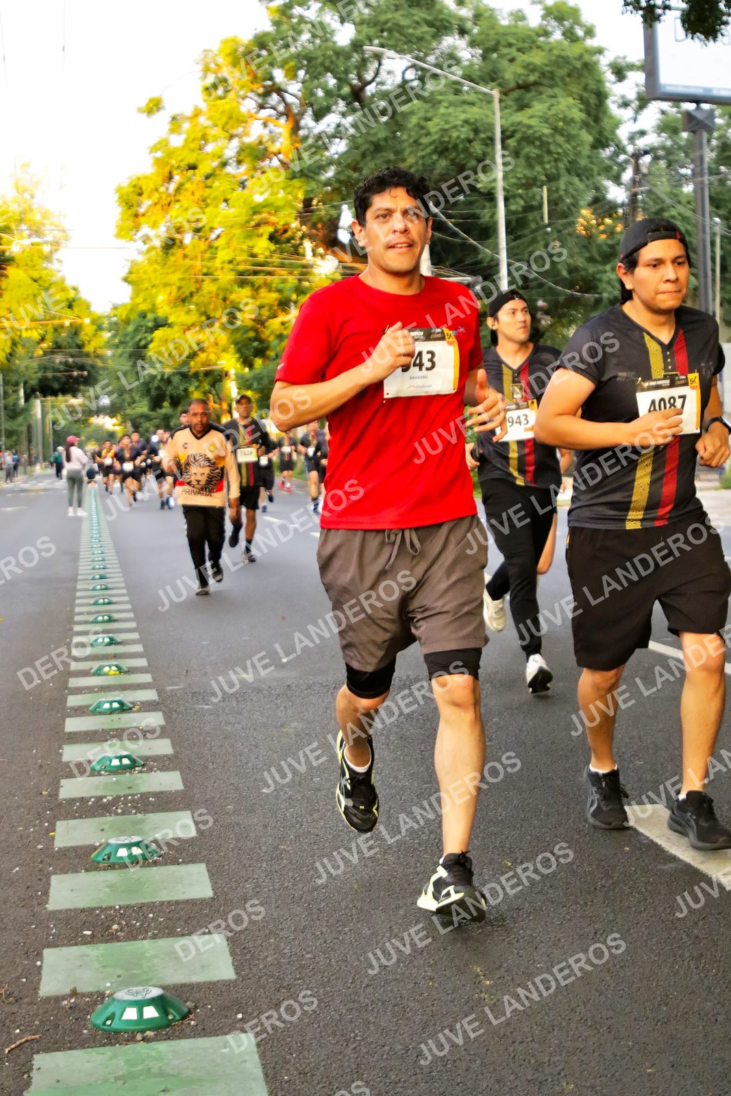Foto de la X Carrera Leones Negros Red Cola 2026 en Rectoría General de la UdeG, Av. Juárez 976 (meta en Av. Enrique Díaz de León y Pedro Moreno), Guadalajara a las 05:00 · dorsal 943, 4087