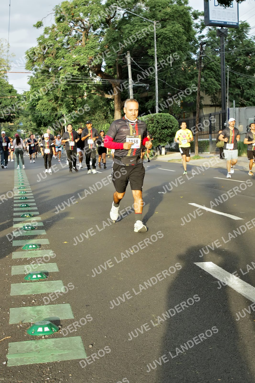 Foto de la X Carrera Leones Negros Red Cola 2026 en Rectoría General de la UdeG, Av. Juárez 976 (meta en Av. Enrique Díaz de León y Pedro Moreno), Guadalajara a las 07:33 · dorsal 158