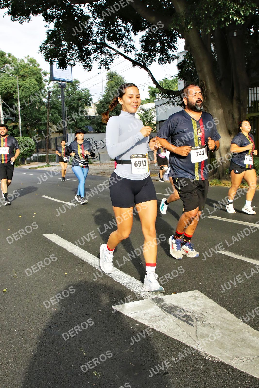 Foto de la X Carrera Leones Negros Red Cola 2026 en Rectoría General de la UdeG, Av. Juárez 976 (meta en Av. Enrique Díaz de León y Pedro Moreno), Guadalajara a las 08:10 · dorsal 6912, 742, 11521