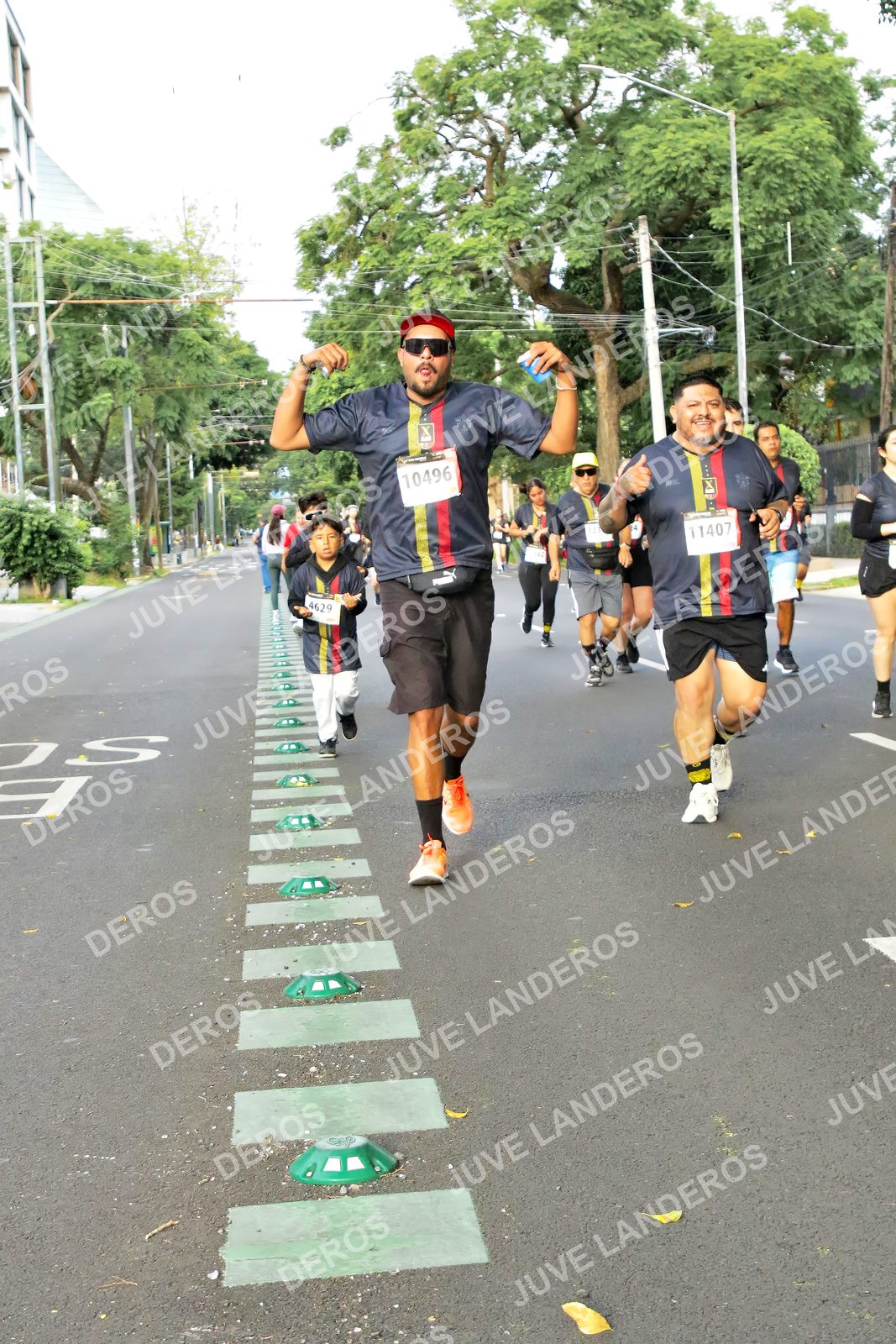 Foto de la X Carrera Leones Negros Red Cola 2026 en Rectoría General de la UdeG, Av. Juárez 976 (meta en Av. Enrique Díaz de León y Pedro Moreno), Guadalajara a las 08:07 · dorsal 10496, 11407, 4629