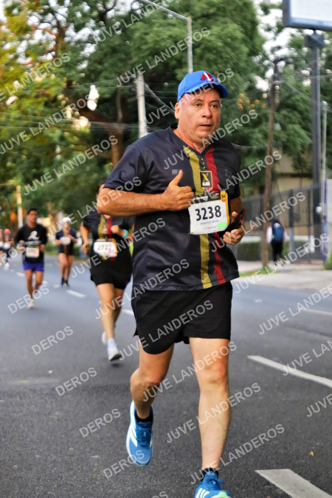 Foto de la X Carrera Leones Negros Red Cola 2026 en Rectoría General de la UdeG, Av. Juárez 976 (meta en Av. Enrique Díaz de León y Pedro Moreno), Guadalajara a las 04:58 · dorsal 3238, 2722