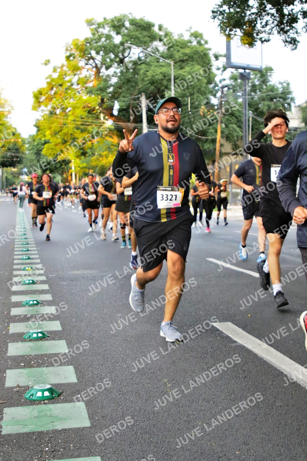 Foto de la X Carrera Leones Negros Red Cola 2026 en Rectoría General de la UdeG, Av. Juárez 976 (meta en Av. Enrique Díaz de León y Pedro Moreno), Guadalajara a las 05:05 · dorsal 3321, 355, 1794