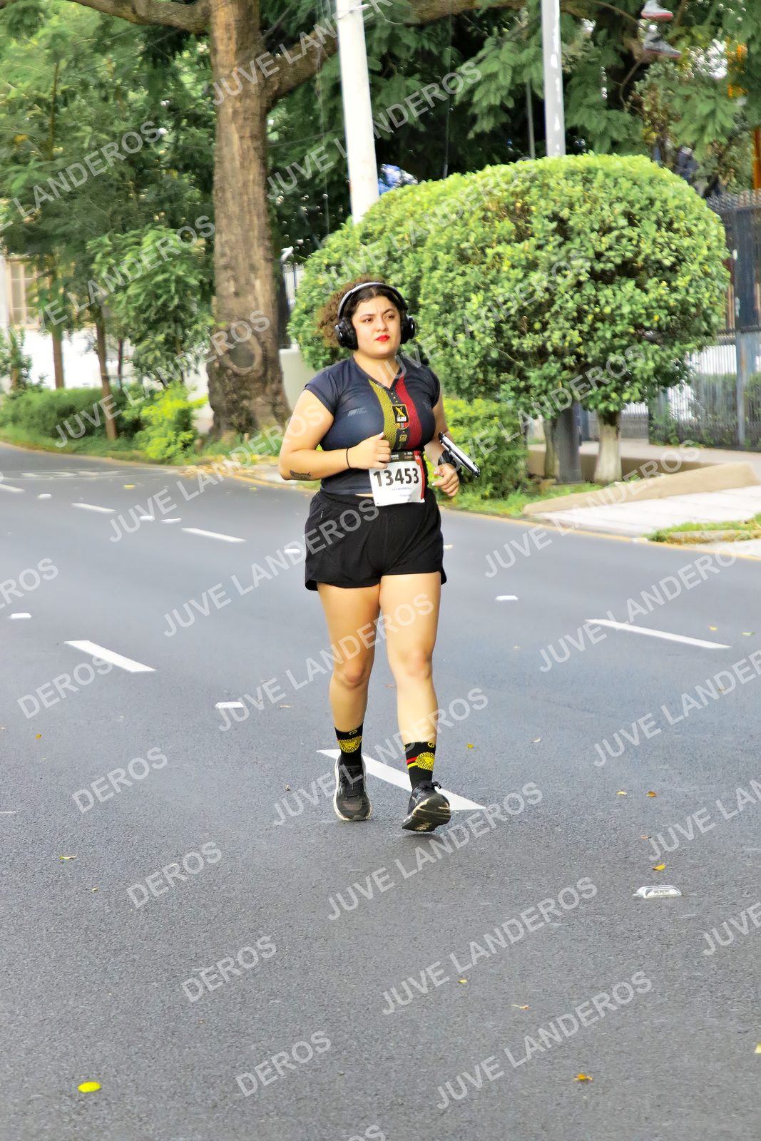 Foto de la X Carrera Leones Negros Red Cola 2026 en Rectoría General de la UdeG, Av. Juárez 976 (meta en Av. Enrique Díaz de León y Pedro Moreno), Guadalajara a las 08:22 · dorsal 13453