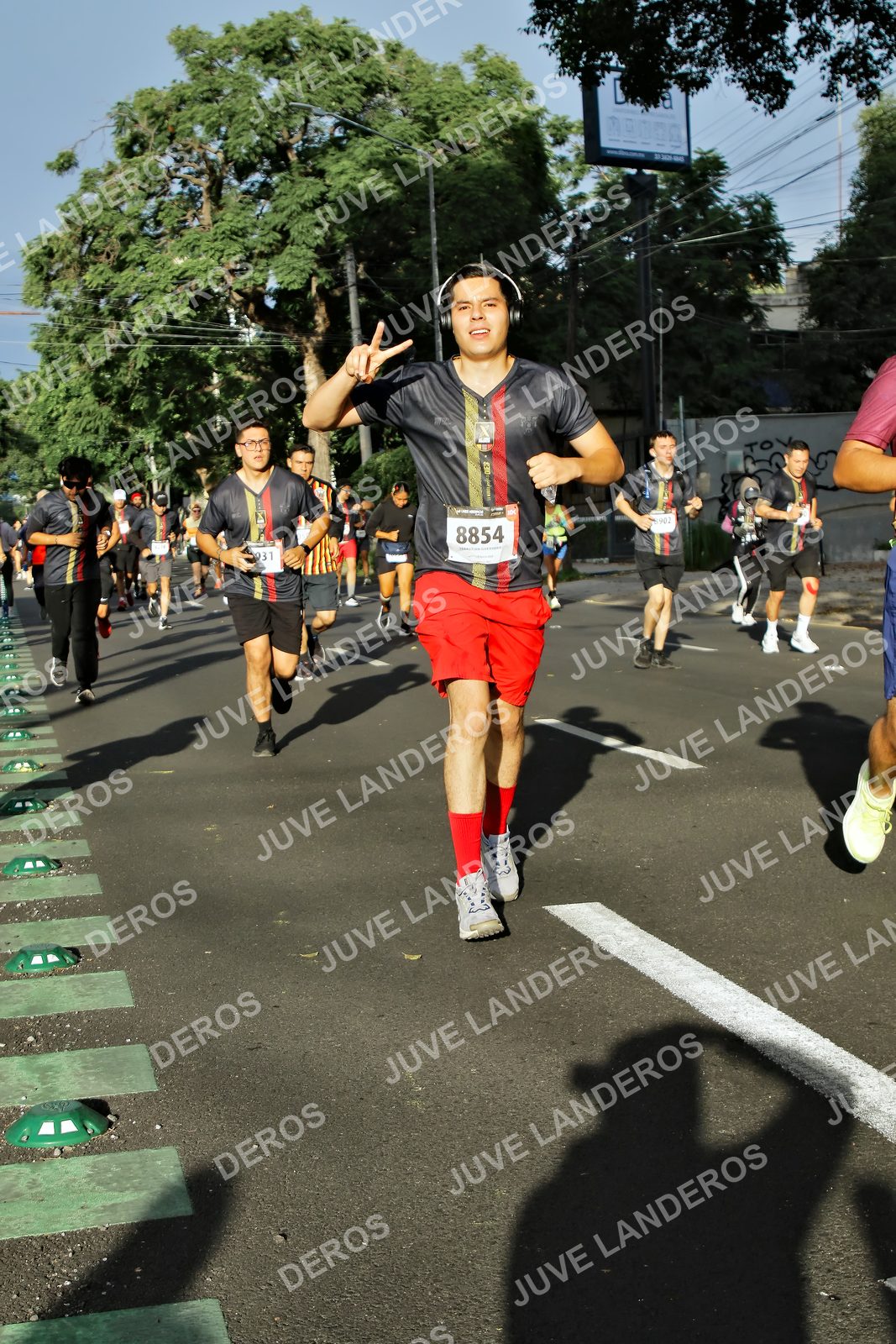 Foto de la X Carrera Leones Negros Red Cola 2026 en Rectoría General de la UdeG, Av. Juárez 976 (meta en Av. Enrique Díaz de León y Pedro Moreno), Guadalajara a las 07:55 · dorsal 8854, 31