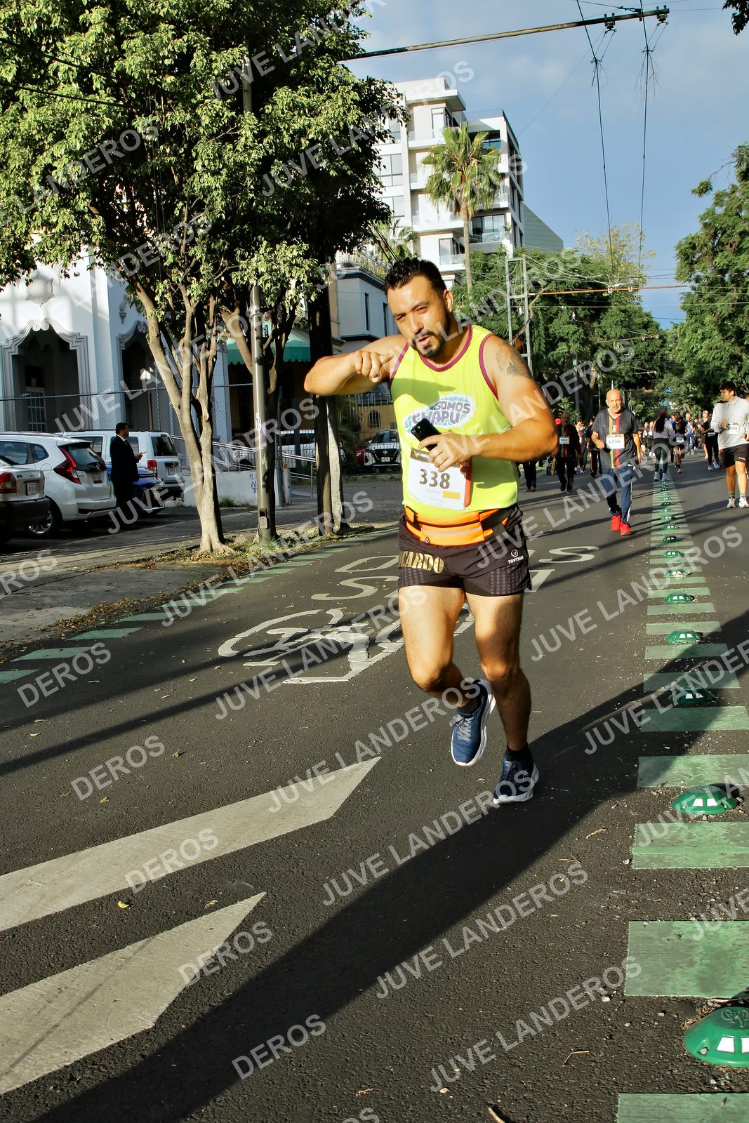 Foto de la X Carrera Leones Negros Red Cola 2026 en Rectoría General de la UdeG, Av. Juárez 976 (meta en Av. Enrique Díaz de León y Pedro Moreno), Guadalajara a las 07:44 · dorsal 338