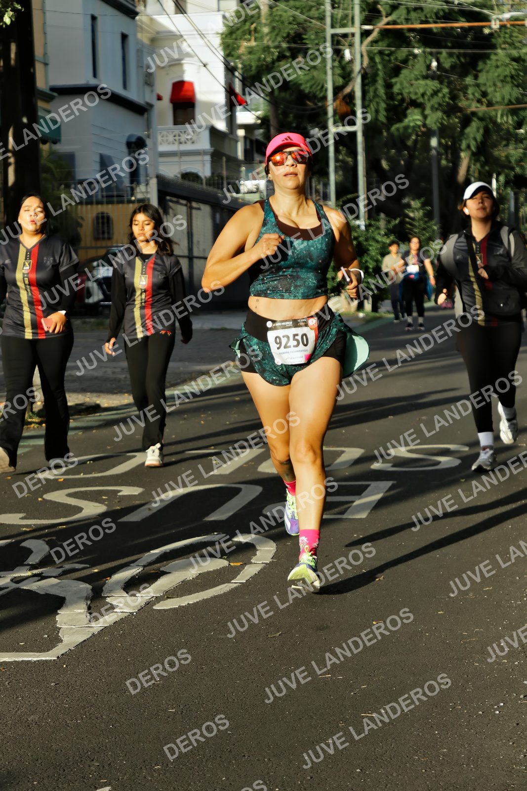 Foto de la X Carrera Leones Negros Red Cola 2026 en Rectoría General de la UdeG, Av. Juárez 976 (meta en Av. Enrique Díaz de León y Pedro Moreno), Guadalajara a las 07:43 · dorsal 9250