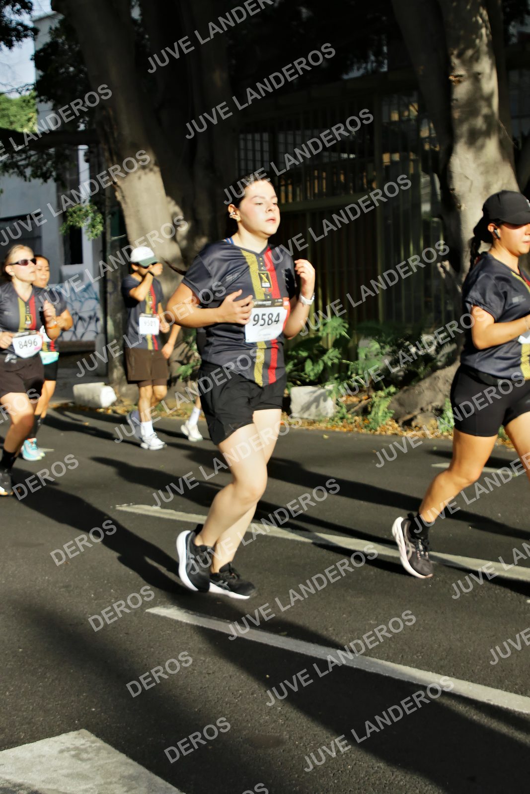 Foto de la X Carrera Leones Negros Red Cola 2026 en Rectoría General de la UdeG, Av. Juárez 976 (meta en Av. Enrique Díaz de León y Pedro Moreno), Guadalajara a las 07:59 · dorsal 9584, 8496