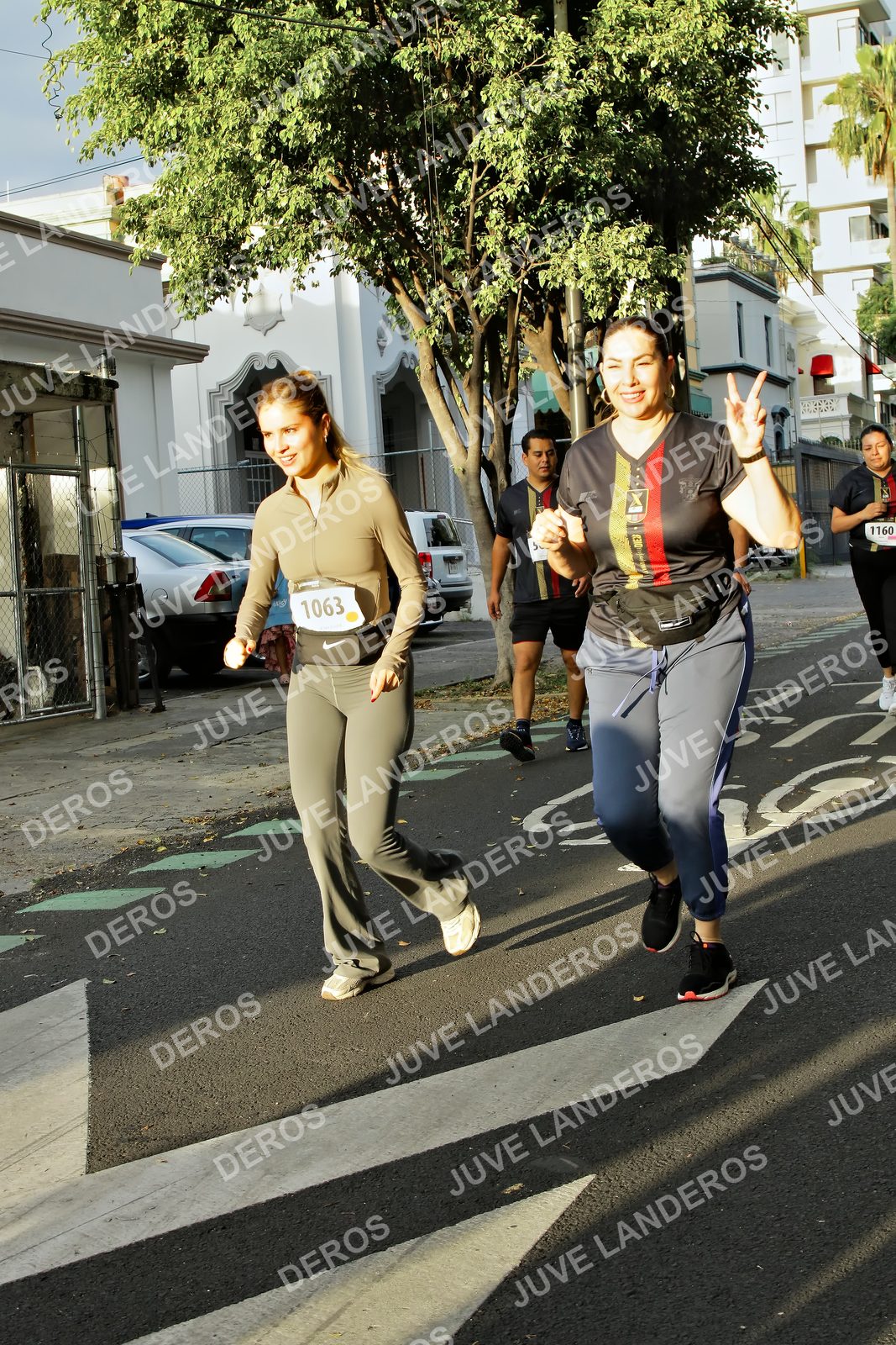 Foto de la X Carrera Leones Negros Red Cola 2026 en Rectoría General de la UdeG, Av. Juárez 976 (meta en Av. Enrique Díaz de León y Pedro Moreno), Guadalajara a las 07:27 · dorsal 1063, 1160