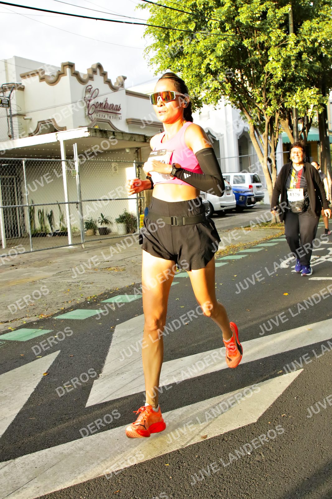 Foto de la X Carrera Leones Negros Red Cola 2026 en Rectoría General de la UdeG, Av. Juárez 976 (meta en Av. Enrique Díaz de León y Pedro Moreno), Guadalajara a las 07:34 · dorsal 4379