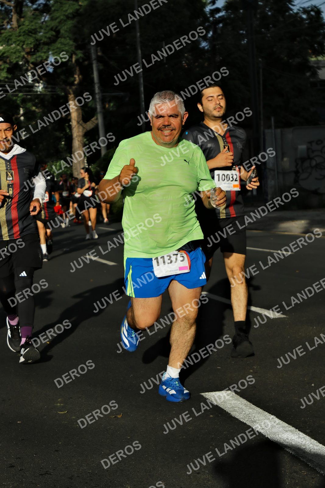 Foto de la X Carrera Leones Negros Red Cola 2026 en Rectoría General de la UdeG, Av. Juárez 976 (meta en Av. Enrique Díaz de León y Pedro Moreno), Guadalajara a las 07:51 · dorsal 10032, 11375