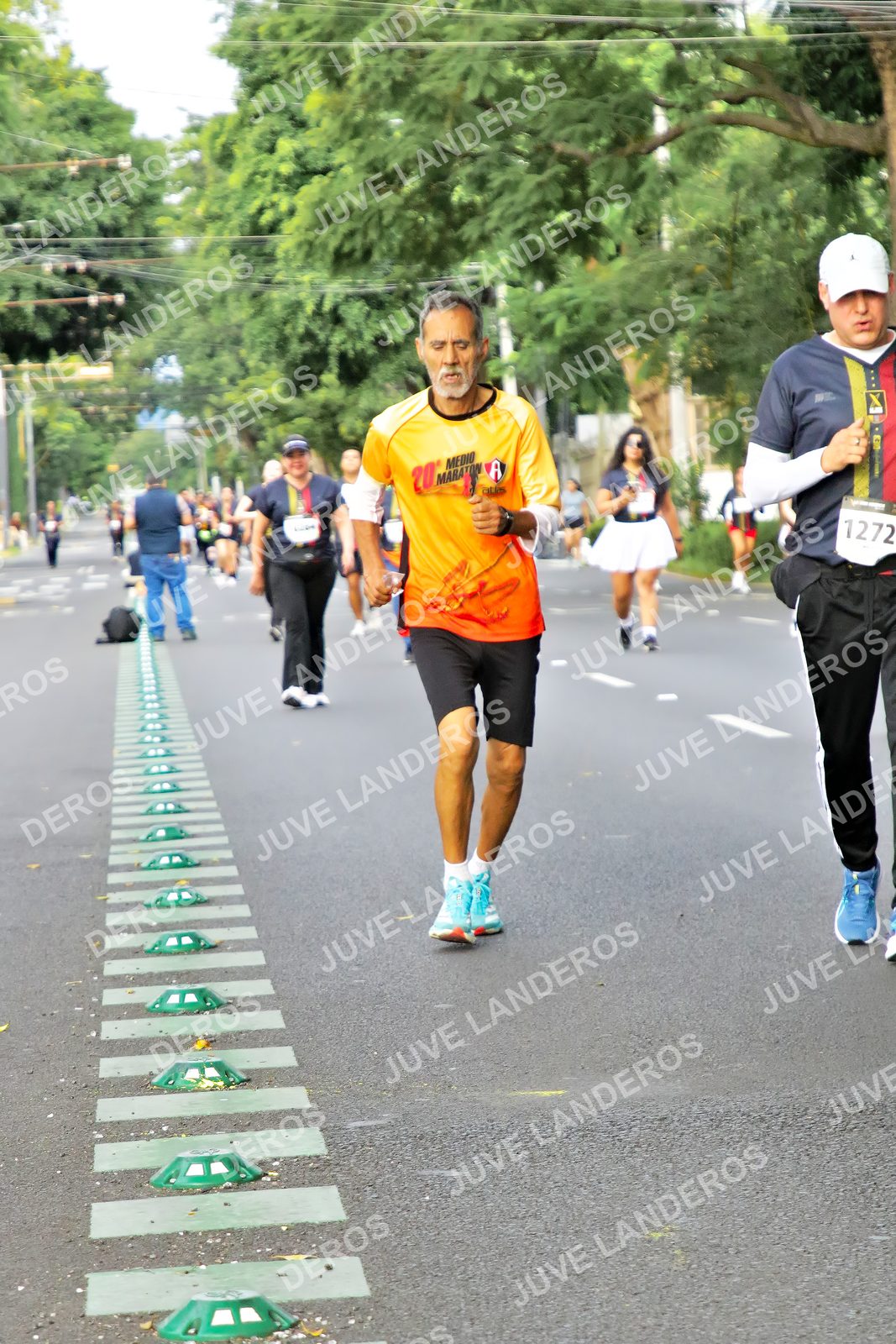Foto de la X Carrera Leones Negros Red Cola 2026 en Rectoría General de la UdeG, Av. Juárez 976 (meta en Av. Enrique Díaz de León y Pedro Moreno), Guadalajara a las 08:15 · dorsal 1272