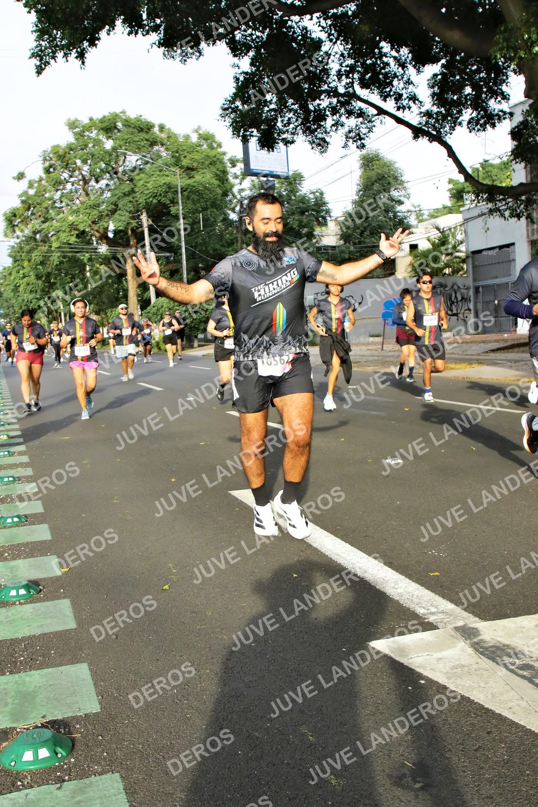 Foto de la X Carrera Leones Negros Red Cola 2026 en Rectoría General de la UdeG, Av. Juárez 976 (meta en Av. Enrique Díaz de León y Pedro Moreno), Guadalajara a las 08:02 · dorsal 10562