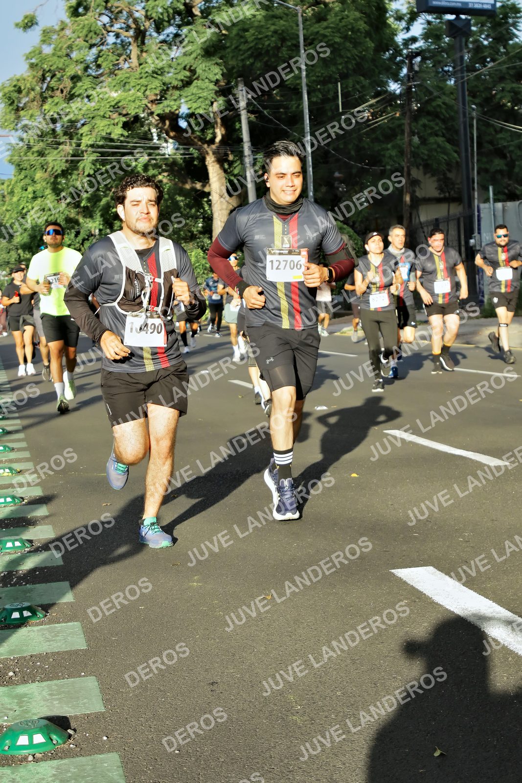 Foto de la X Carrera Leones Negros Red Cola 2026 en Rectoría General de la UdeG, Av. Juárez 976 (meta en Av. Enrique Díaz de León y Pedro Moreno), Guadalajara a las 07:47 · dorsal 12706, 10490, 219