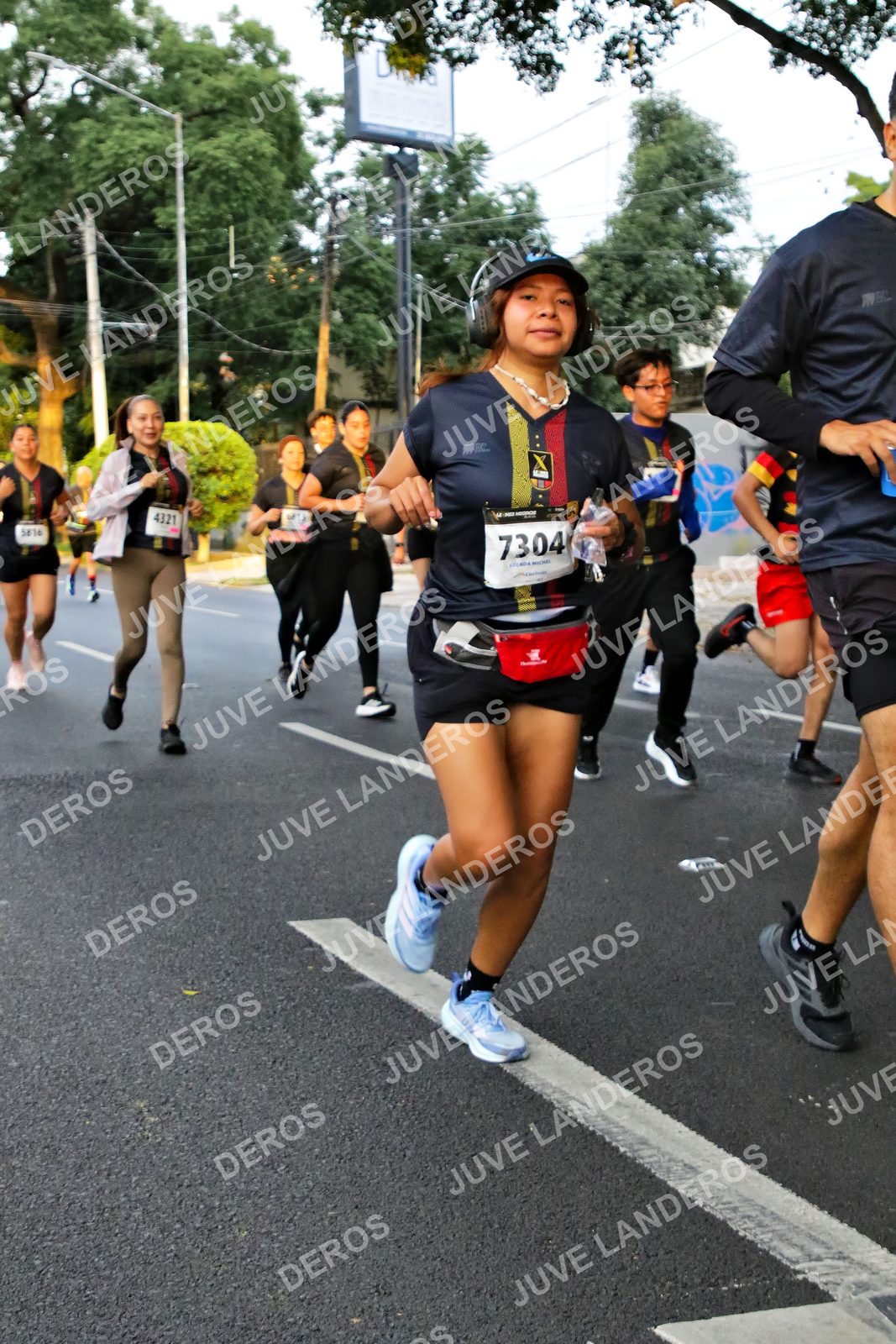 Foto de la X Carrera Leones Negros Red Cola 2026 en Rectoría General de la UdeG, Av. Juárez 976 (meta en Av. Enrique Díaz de León y Pedro Moreno), Guadalajara a las 05:07 · dorsal 7304, 4321