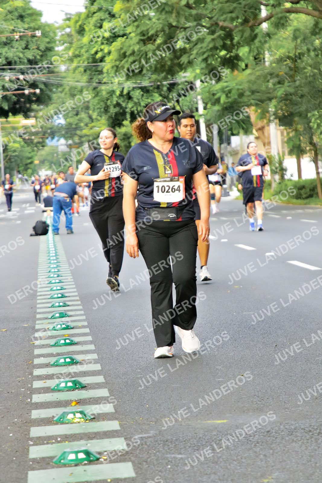 Foto de la X Carrera Leones Negros Red Cola 2026 en Rectoría General de la UdeG, Av. Juárez 976 (meta en Av. Enrique Díaz de León y Pedro Moreno), Guadalajara a las 08:15 · dorsal 10264, 11295