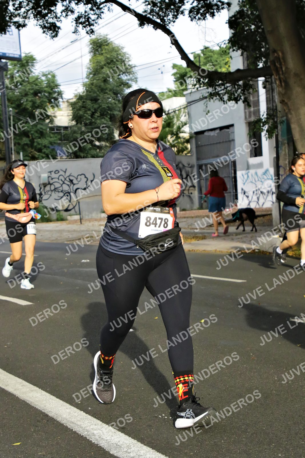 Foto de la X Carrera Leones Negros Red Cola 2026 en Rectoría General de la UdeG, Av. Juárez 976 (meta en Av. Enrique Díaz de León y Pedro Moreno), Guadalajara a las 08:11 · dorsal 8478