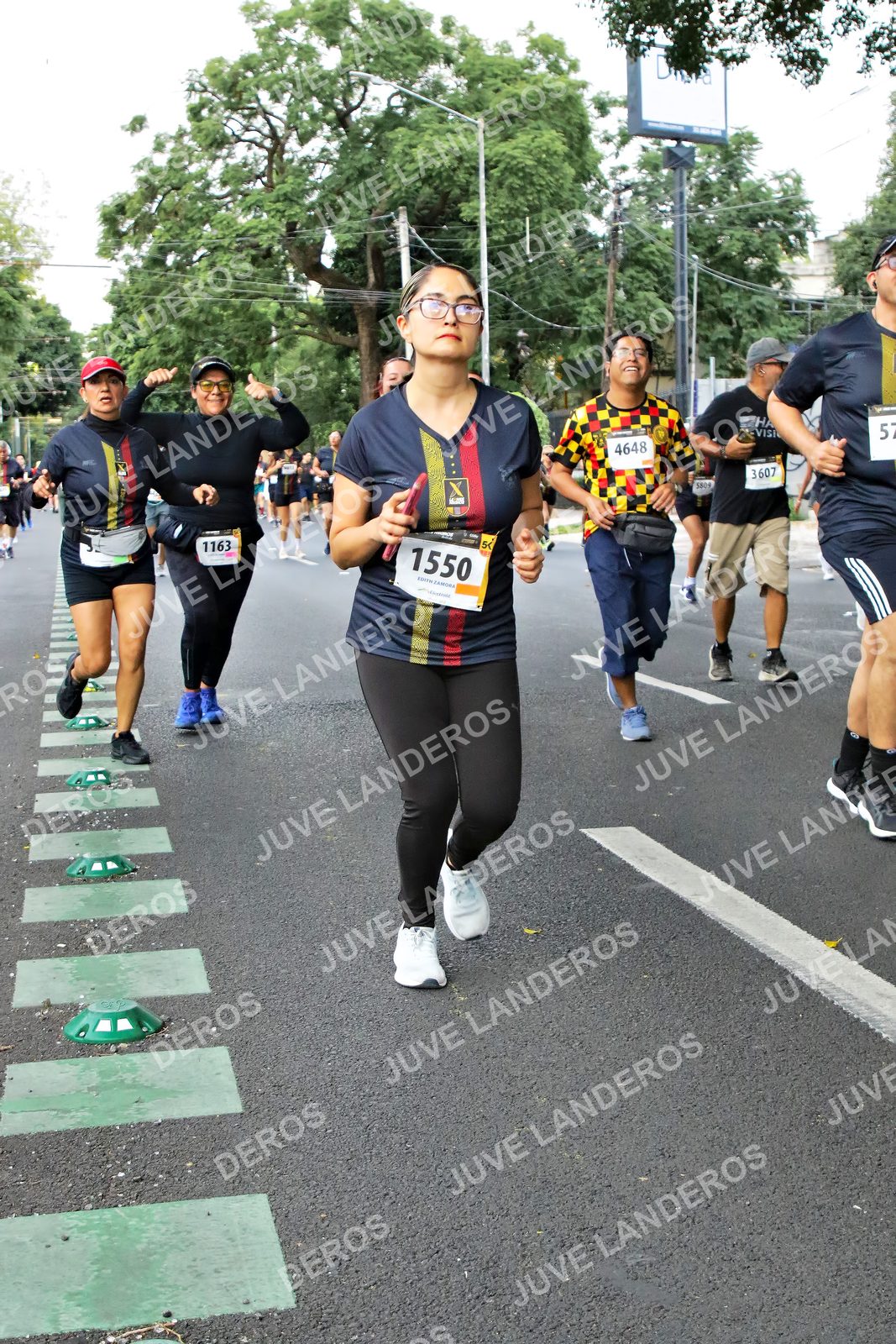 Foto de la X Carrera Leones Negros Red Cola 2026 en Rectoría General de la UdeG, Av. Juárez 976 (meta en Av. Enrique Díaz de León y Pedro Moreno), Guadalajara a las 07:14 · dorsal 1550, 4648, 1163, 3607