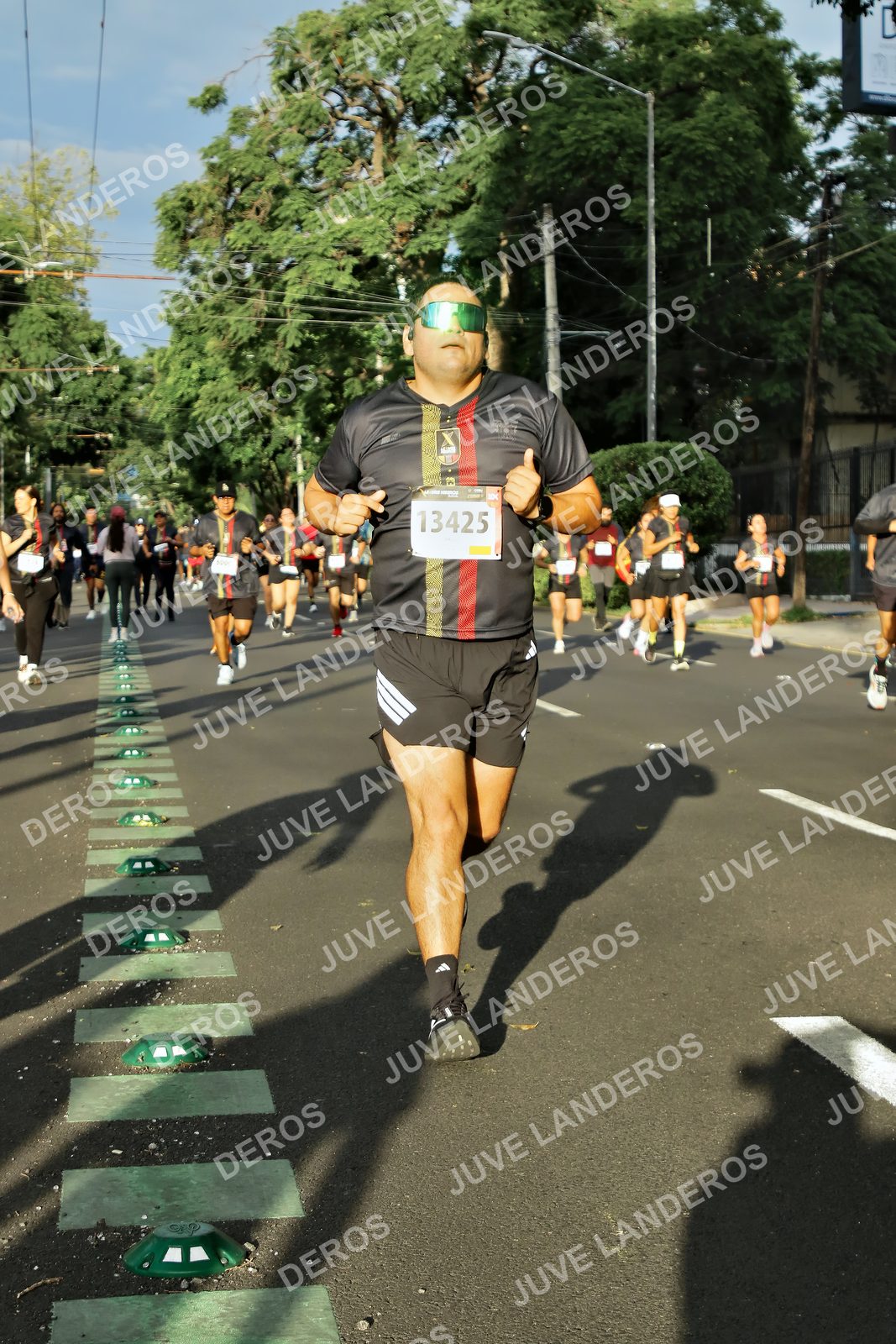 Foto de la X Carrera Leones Negros Red Cola 2026 en Rectoría General de la UdeG, Av. Juárez 976 (meta en Av. Enrique Díaz de León y Pedro Moreno), Guadalajara a las 07:40 · dorsal 13425