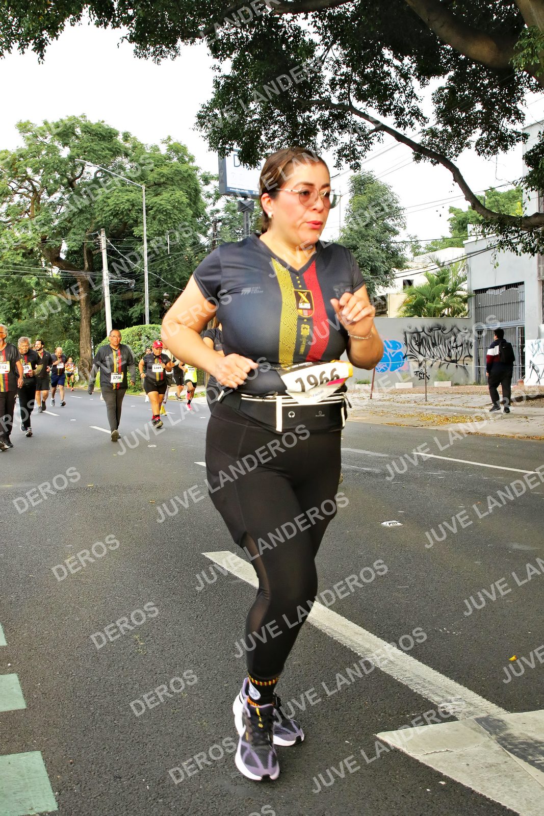 Foto de la X Carrera Leones Negros Red Cola 2026 en Rectoría General de la UdeG, Av. Juárez 976 (meta en Av. Enrique Díaz de León y Pedro Moreno), Guadalajara a las 07:21 · dorsal 1966