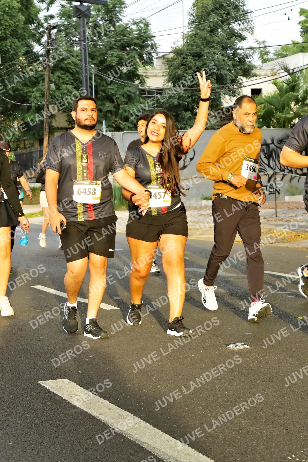 Foto de la X Carrera Leones Negros Red Cola 2026 en Rectoría General de la UdeG, Av. Juárez 976 (meta en Av. Enrique Díaz de León y Pedro Moreno), Guadalajara a las 07:22 · dorsal 6458, 3460, 457