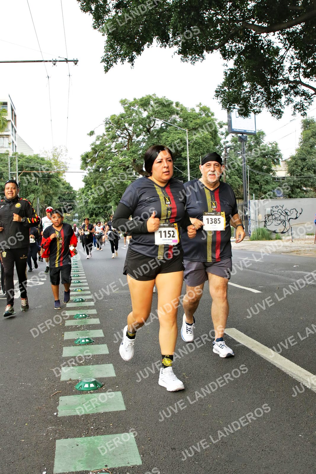 Foto de la X Carrera Leones Negros Red Cola 2026 en Rectoría General de la UdeG, Av. Juárez 976 (meta en Av. Enrique Díaz de León y Pedro Moreno), Guadalajara a las 07:19 · dorsal 1152, 1385