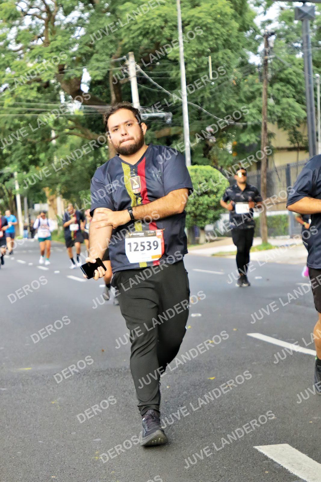 Foto de la X Carrera Leones Negros Red Cola 2026 en Rectoría General de la UdeG, Av. Juárez 976 (meta en Av. Enrique Díaz de León y Pedro Moreno), Guadalajara a las 08:16 · dorsal 12539