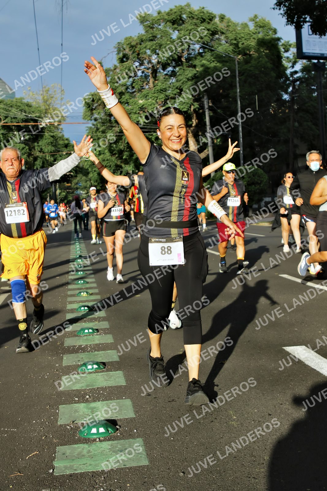 Foto de la X Carrera Leones Negros Red Cola 2026 en Rectoría General de la UdeG, Av. Juárez 976 (meta en Av. Enrique Díaz de León y Pedro Moreno), Guadalajara a las 07:51 · dorsal 88, 12182, 71264