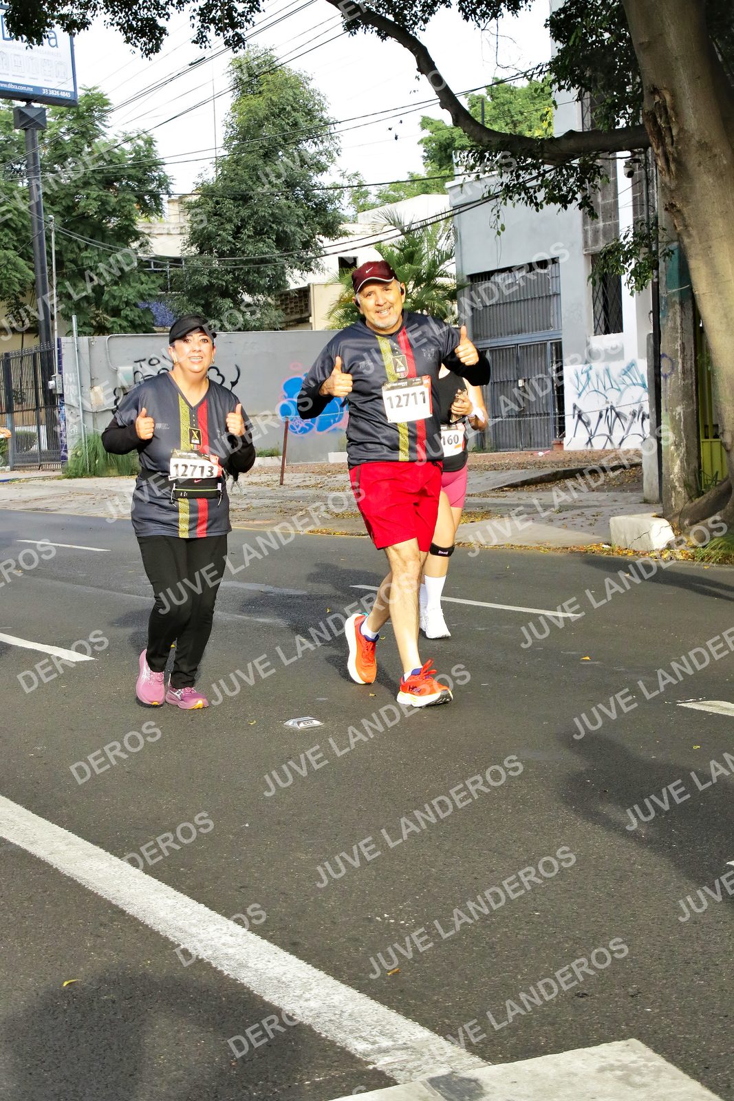 Foto de la X Carrera Leones Negros Red Cola 2026 en Rectoría General de la UdeG, Av. Juárez 976 (meta en Av. Enrique Díaz de León y Pedro Moreno), Guadalajara a las 08:05 · dorsal 12711, 160, 12713
