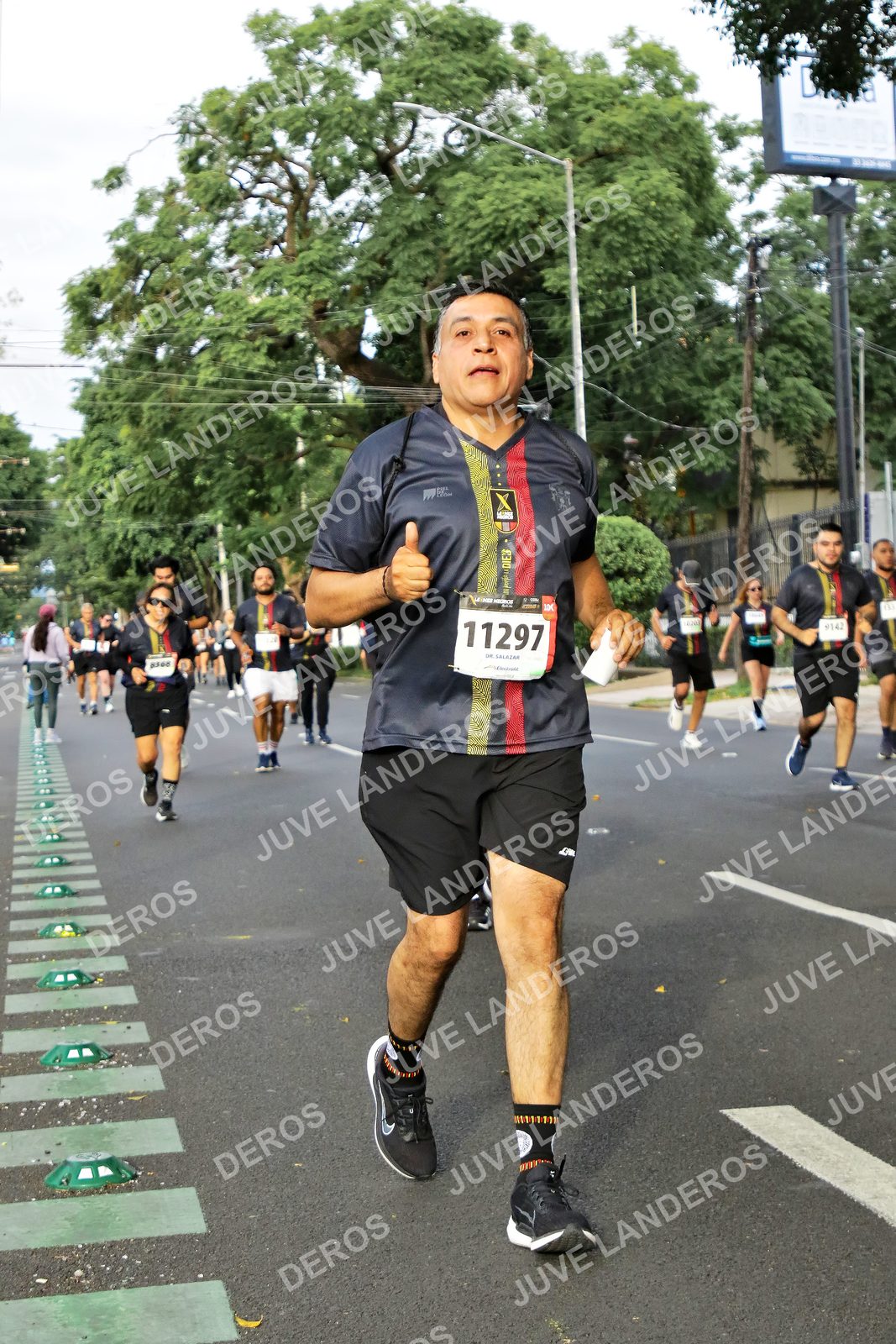 Foto de la X Carrera Leones Negros Red Cola 2026 en Rectoría General de la UdeG, Av. Juárez 976 (meta en Av. Enrique Díaz de León y Pedro Moreno), Guadalajara a las 08:07 · dorsal 11297