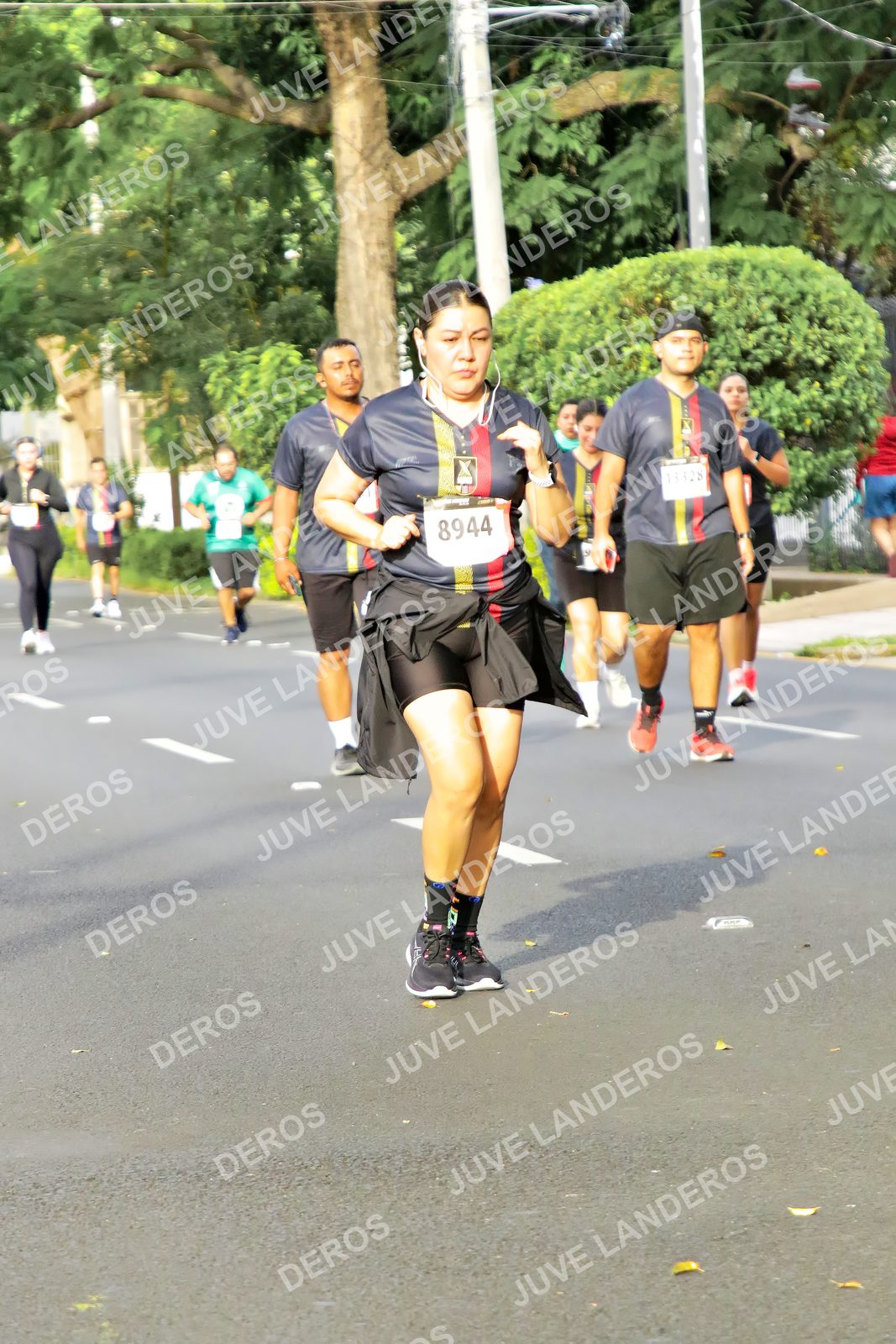 Foto de la X Carrera Leones Negros Red Cola 2026 en Rectoría General de la UdeG, Av. Juárez 976 (meta en Av. Enrique Díaz de León y Pedro Moreno), Guadalajara a las 08:12 · dorsal 8944
