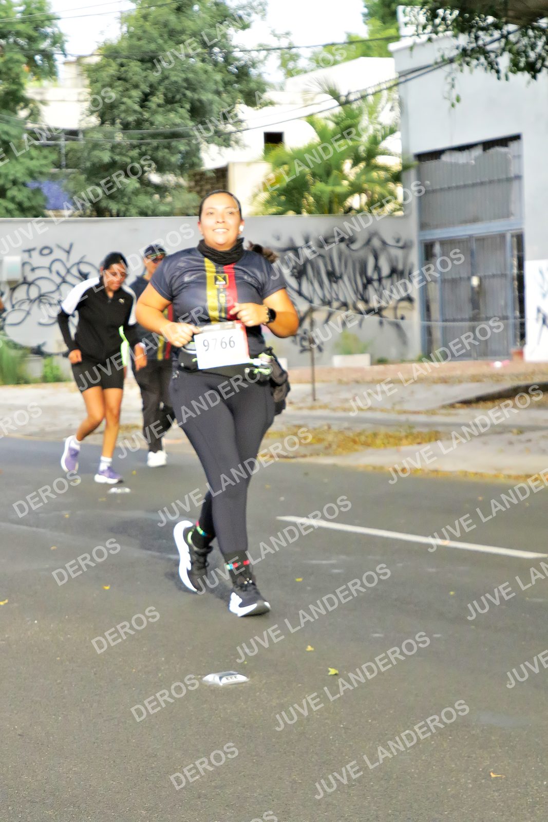 Foto de la X Carrera Leones Negros Red Cola 2026 en Rectoría General de la UdeG, Av. Juárez 976 (meta en Av. Enrique Díaz de León y Pedro Moreno), Guadalajara a las 08:13 · dorsal 9766