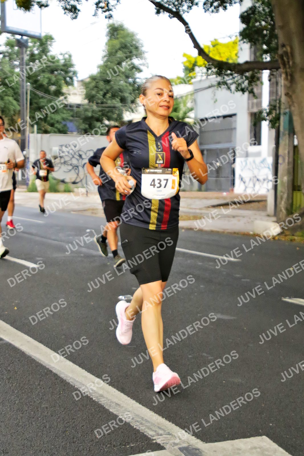 Foto de la X Carrera Leones Negros Red Cola 2026 en Rectoría General de la UdeG, Av. Juárez 976 (meta en Av. Enrique Díaz de León y Pedro Moreno), Guadalajara a las 05:03 · dorsal 437, 57