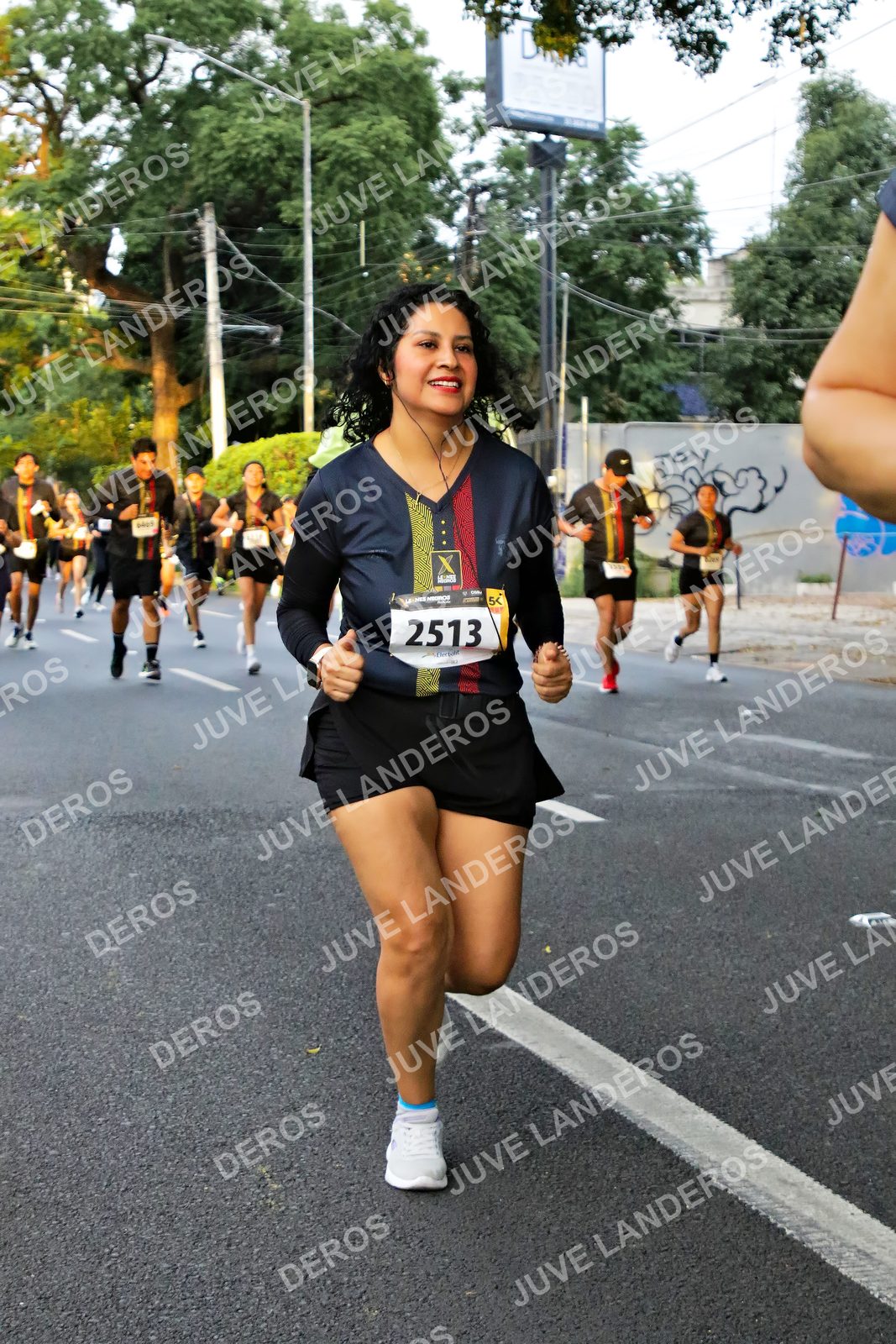 Foto de la X Carrera Leones Negros Red Cola 2026 en Rectoría General de la UdeG, Av. Juárez 976 (meta en Av. Enrique Díaz de León y Pedro Moreno), Guadalajara a las 05:07 · dorsal 2513