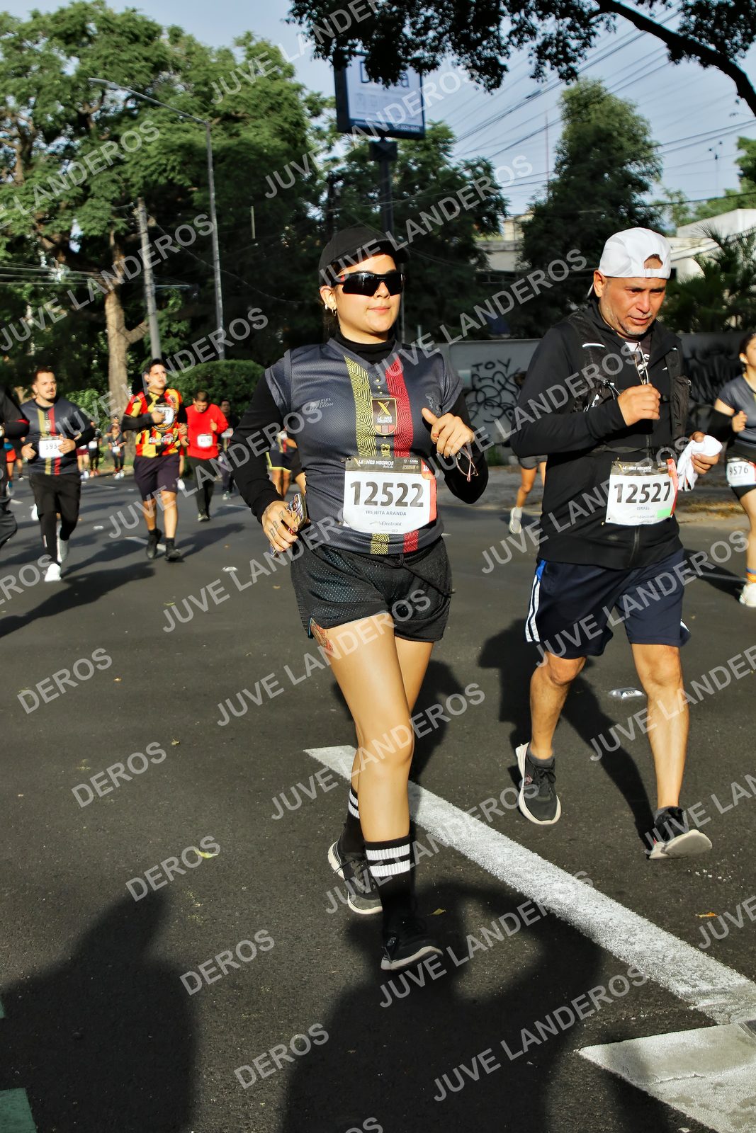 Foto de la X Carrera Leones Negros Red Cola 2026 en Rectoría General de la UdeG, Av. Juárez 976 (meta en Av. Enrique Díaz de León y Pedro Moreno), Guadalajara a las 08:01 · dorsal 12522, 12527, 9576