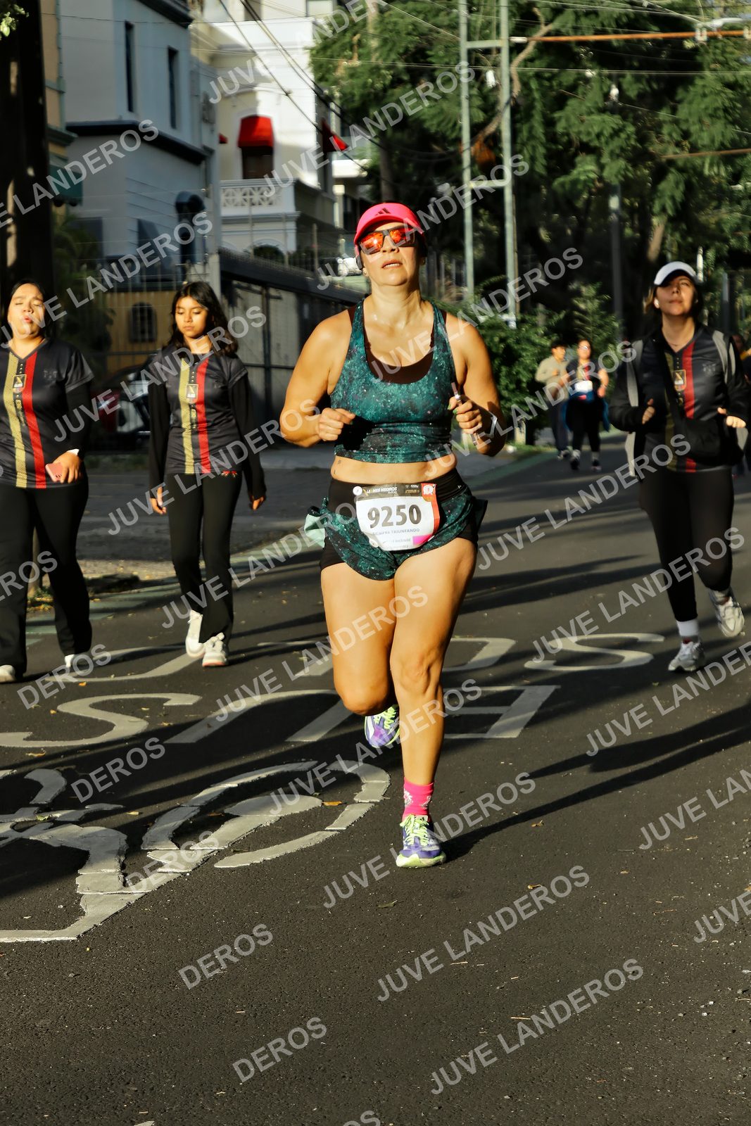 Foto de la X Carrera Leones Negros Red Cola 2026 en Rectoría General de la UdeG, Av. Juárez 976 (meta en Av. Enrique Díaz de León y Pedro Moreno), Guadalajara a las 07:43 · dorsal 9250