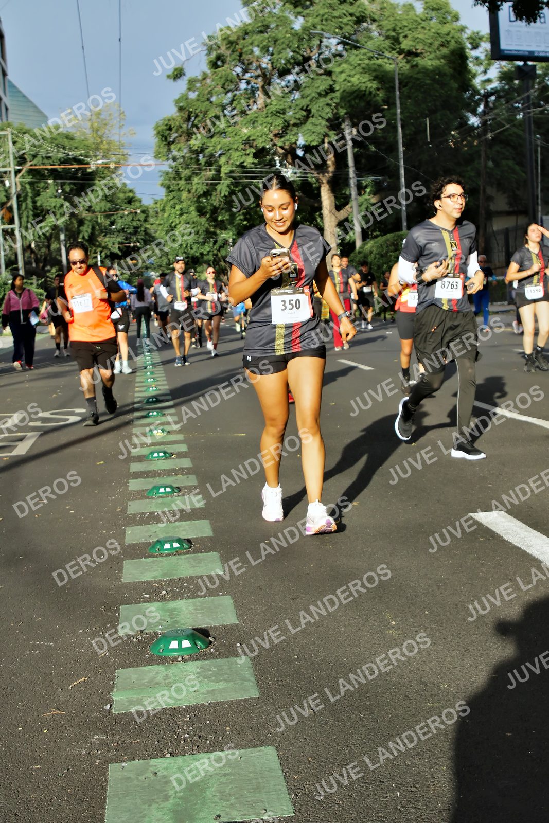 Foto de la X Carrera Leones Negros Red Cola 2026 en Rectoría General de la UdeG, Av. Juárez 976 (meta en Av. Enrique Díaz de León y Pedro Moreno), Guadalajara a las 07:57 · dorsal 8763, 350