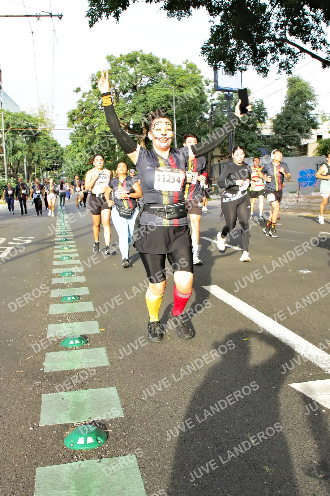 Foto de la X Carrera Leones Negros Red Cola 2026 en Rectoría General de la UdeG, Av. Juárez 976 (meta en Av. Enrique Díaz de León y Pedro Moreno), Guadalajara a las 08:02 · dorsal 11254