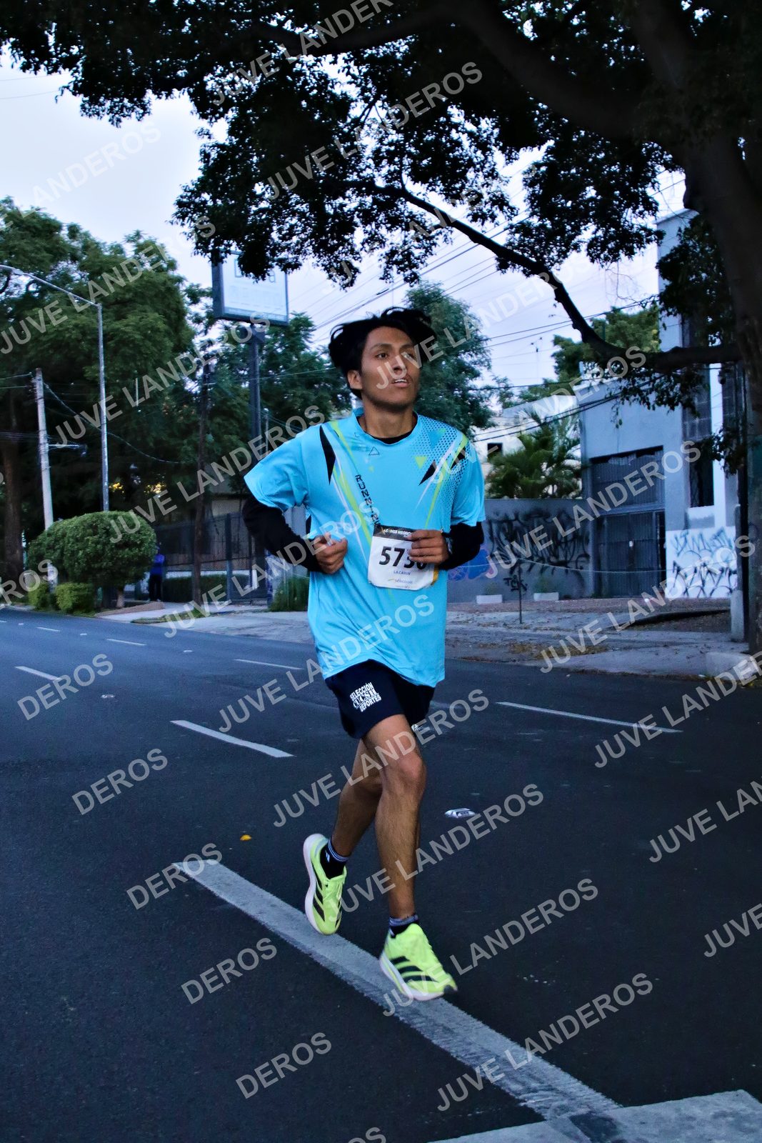 Foto de la X Carrera Leones Negros Red Cola 2026 en Rectoría General de la UdeG, Av. Juárez 976 (meta en Av. Enrique Díaz de León y Pedro Moreno), Guadalajara a las 04:51